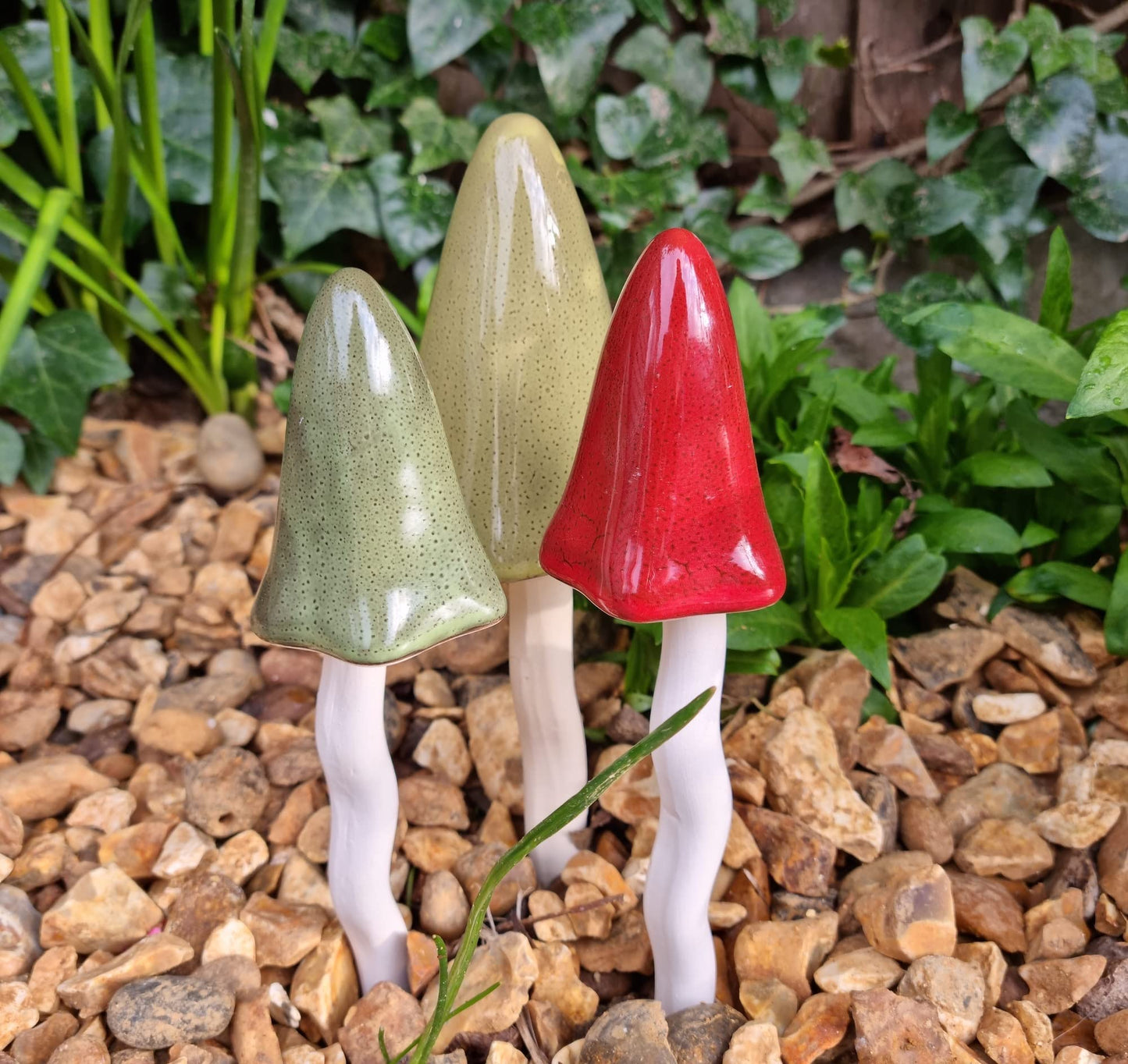 HH Home Hut Tinkling Ceramic Toadstools - Colourful Garden Ornaments, Mushrooms Plant Pot Set of 3 Outdoor Decor, Kids Gardening Set Fairy Garden Large Accessory (Yellow, Red, Orange)