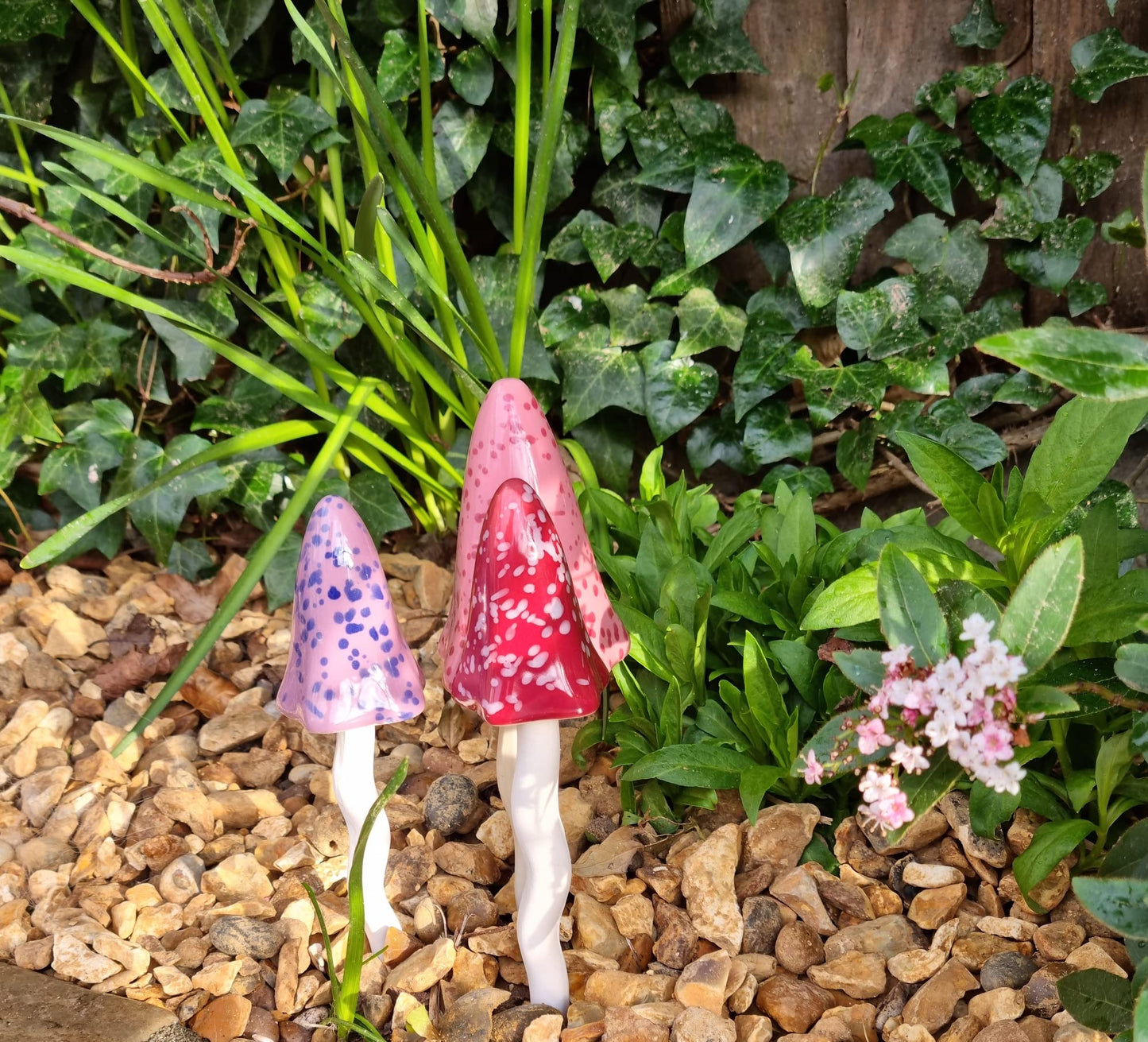 HH Home Hut Tinkling Ceramic Toadstools - Colourful Garden Ornaments, Mushrooms Plant Pot Set of 3 Outdoor Decor, Kids Gardening Set Fairy Garden Large Accessory (Yellow, Red, Orange)