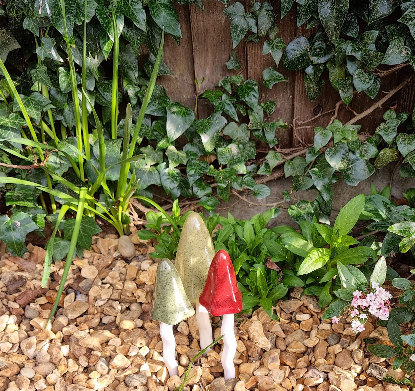 HH Home Hut Tinkling Ceramic Toadstools - Colourful Garden Ornaments, Mushrooms Plant Pot Set of 3 Outdoor Decor, Kids Gardening Set Fairy Garden Large Accessory (Yellow, Red, Orange)