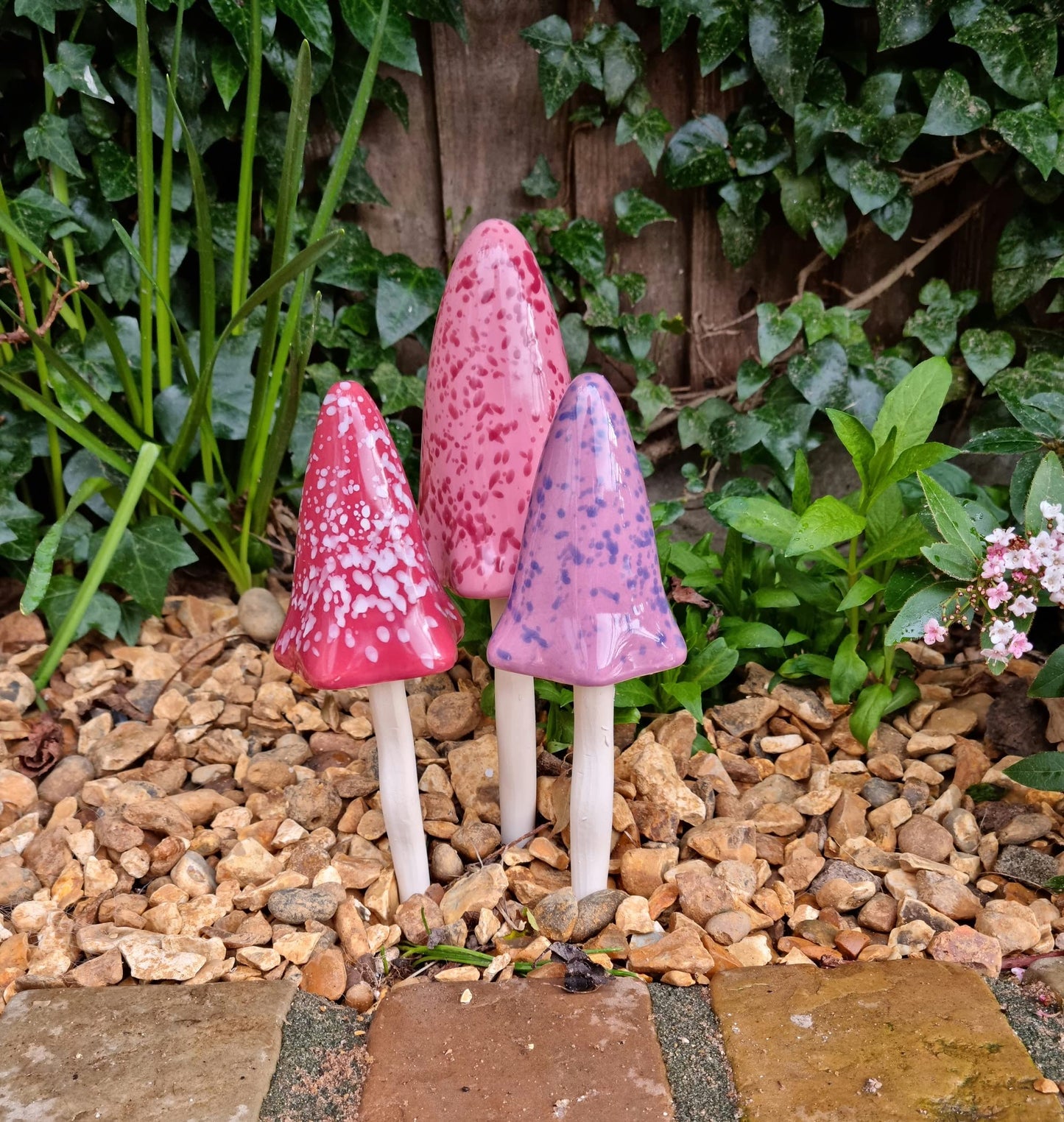 HH Home Hut Tinkling Ceramic Toadstools - Colourful Garden Ornaments, Mushrooms Plant Pot Set of 3 Outdoor Decor, Kids Gardening Set Fairy Garden Large Accessory (Yellow, Red, Orange)