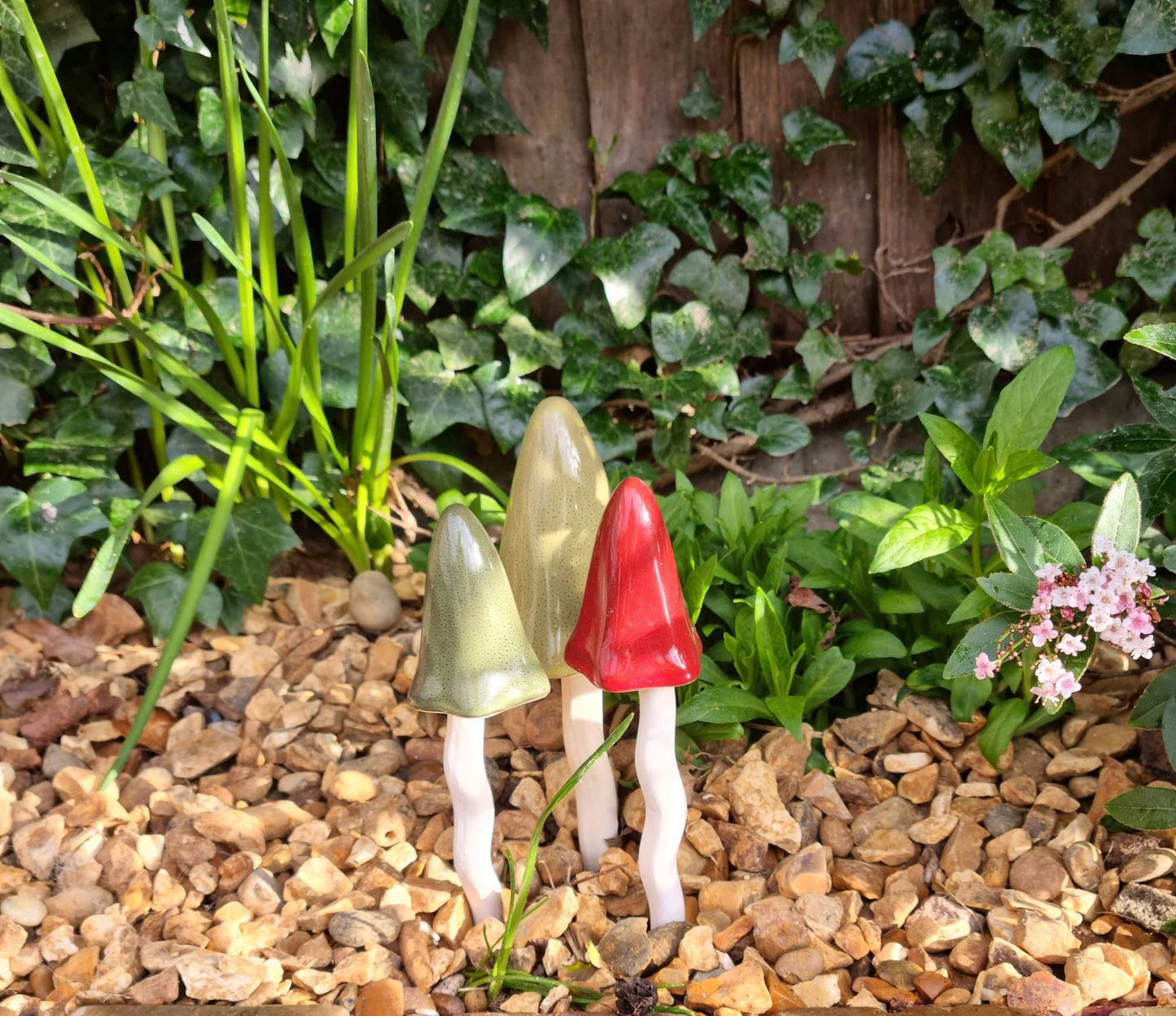 HH Home Hut Tinkling Ceramic Toadstools - Colourful Garden Ornaments, Mushrooms Plant Pot Set of 3 Outdoor Decor, Kids Gardening Set Fairy Garden Large Accessory (Yellow, Red, Orange)