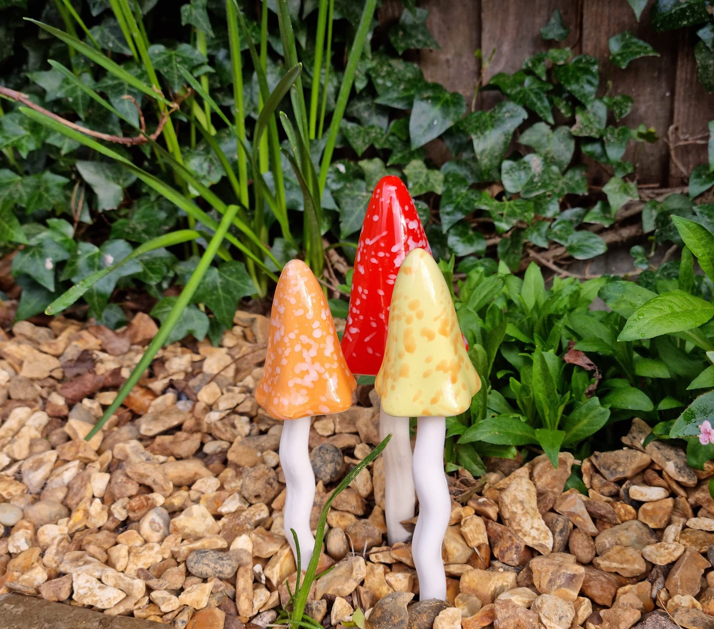 HH Home Hut Tinkling Ceramic Toadstools - Colourful Garden Ornaments, Mushrooms Plant Pot Set of 3 Outdoor Decor, Kids Gardening Set Fairy Garden Large Accessory (Yellow, Red, Orange)