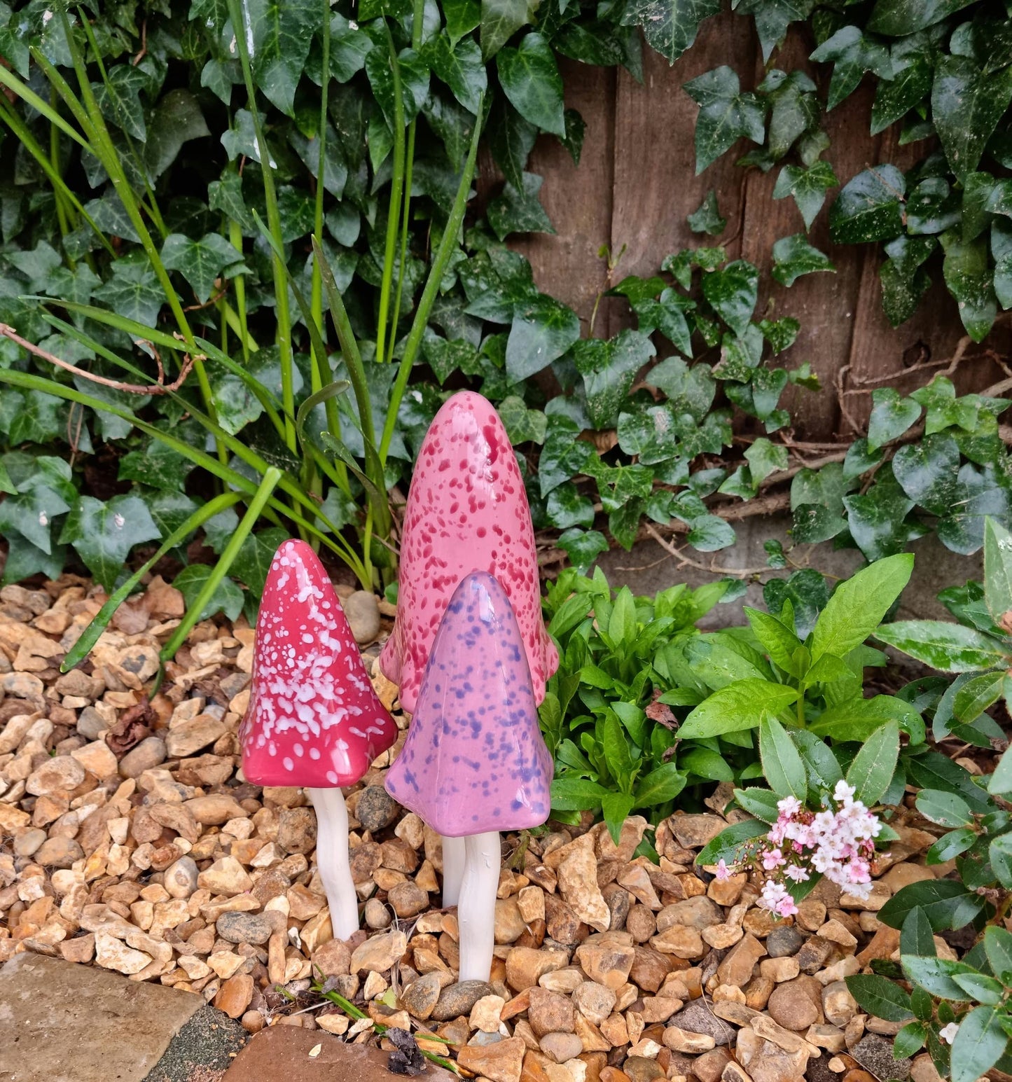 HH Home Hut Tinkling Ceramic Toadstools - Colourful Garden Ornaments, Mushrooms Plant Pot Set of 3 Outdoor Decor, Kids Gardening Set Fairy Garden Large Accessory (Yellow, Red, Orange)